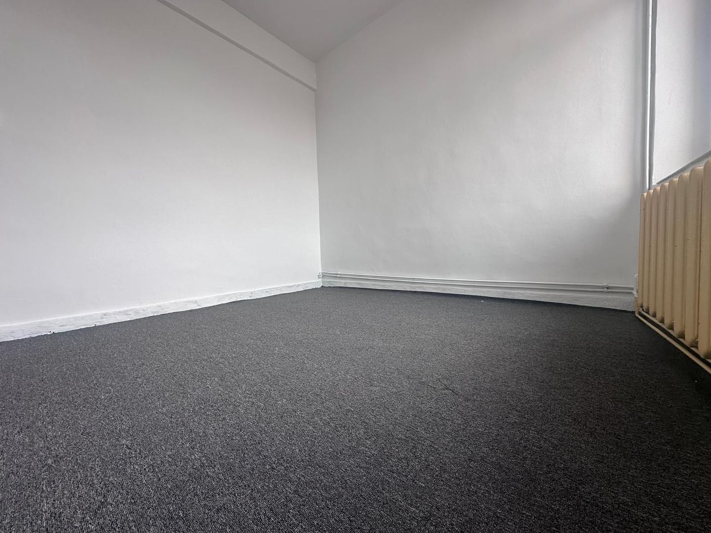 Birouri de închiriat – zonă Halta Teiș - Targoviste - Poză 6