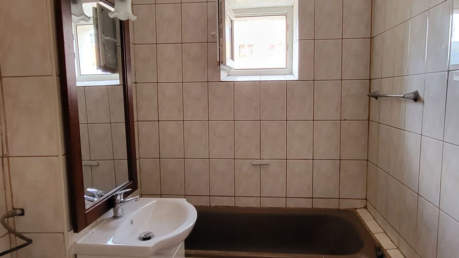 Vlahuta, apartament 3 camere, decomandate, semimobilat - Poză 4