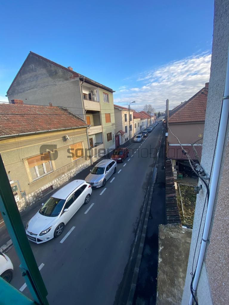 Apartament la casa situat in zona centrala - Poză 4