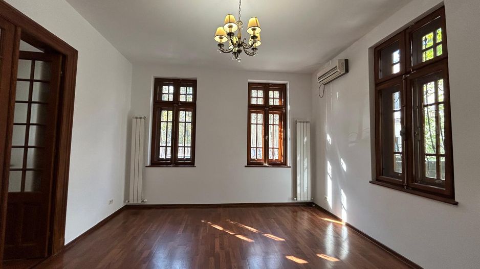 Vilă Neoclasică Arh. Enescu Cișmigiu 4 camere - Poză 3
