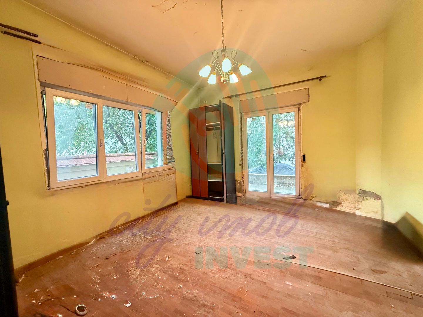 Proprietate cu farmec Art Deco în Cartierul Evreiesc cu multa verdeata - Poză 9