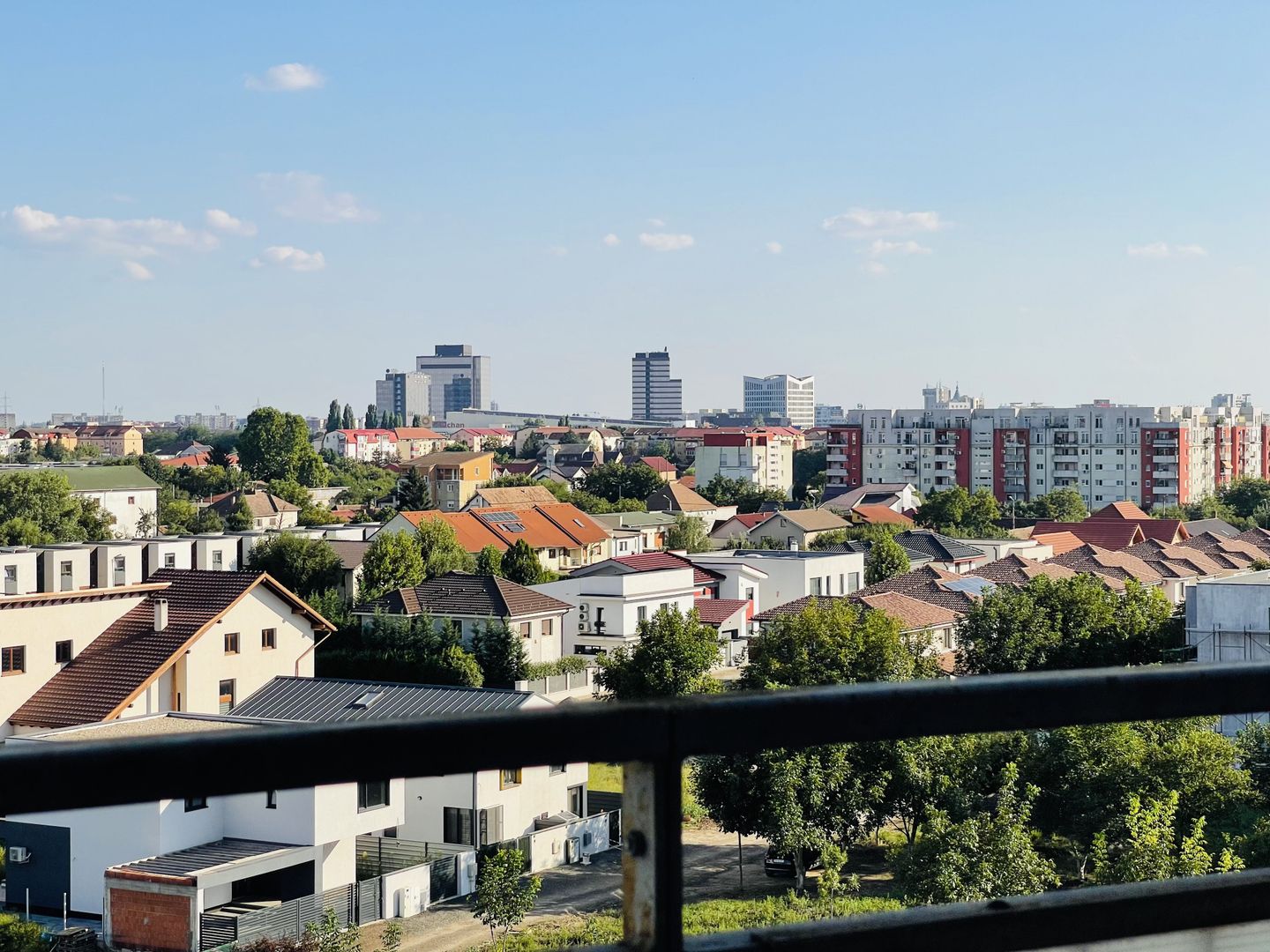 OFERTA REZERVATA - 2 camere, decomandat | Parcare | Terasa 10mp - Poză 1