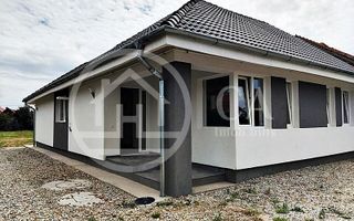 Casa de vanzare cu 4 camere in zona Matei Corvin, Oradea - Poză 1