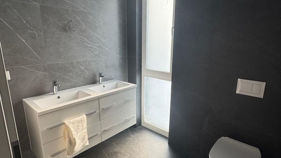 Duplex despărțit prin perete dublu/ Garaj - Poză 17