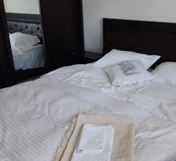 AP. 2 CAMERE TEI, BLOC REABILITAT, BUCATARIE INCHISA, MOBILAT MODERN - Poză 4