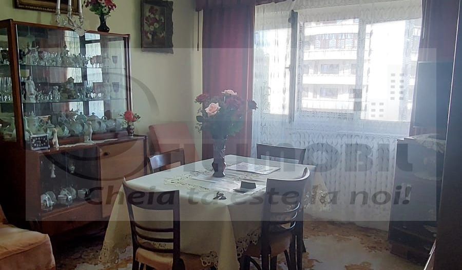 APARTAMENT 2 CAMERE DECOMANDAT PODU DE FIER 90000 EURO - Poză 3