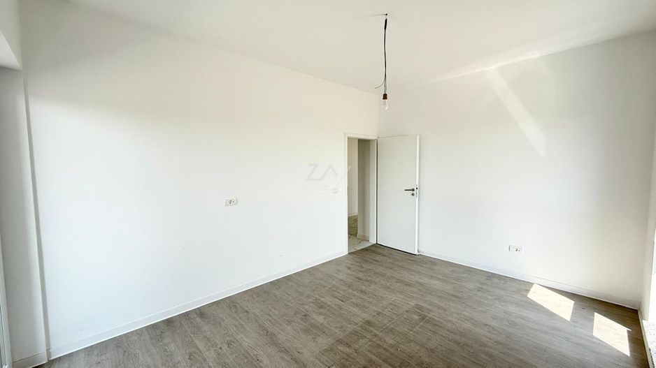 Bloc FINALIZAT la asfalt. Decomandat. - Poză 3