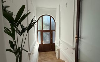 Vilă elegant renovata pentru business de prestigiu - Poză 7