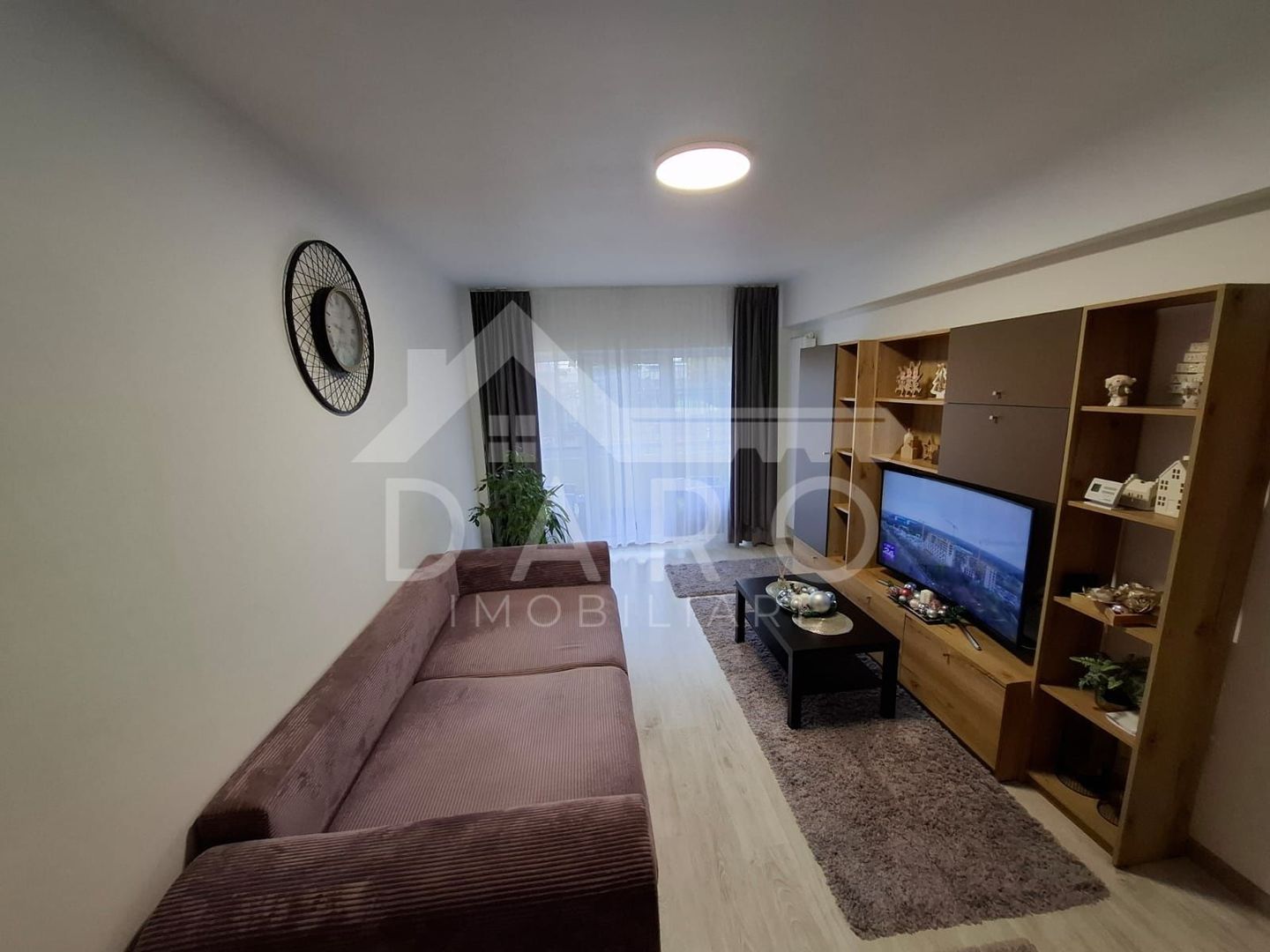 Inchiriez apartament 2 camere,recent renovat, Tudor, bloc nou,parcare! - Poză 1