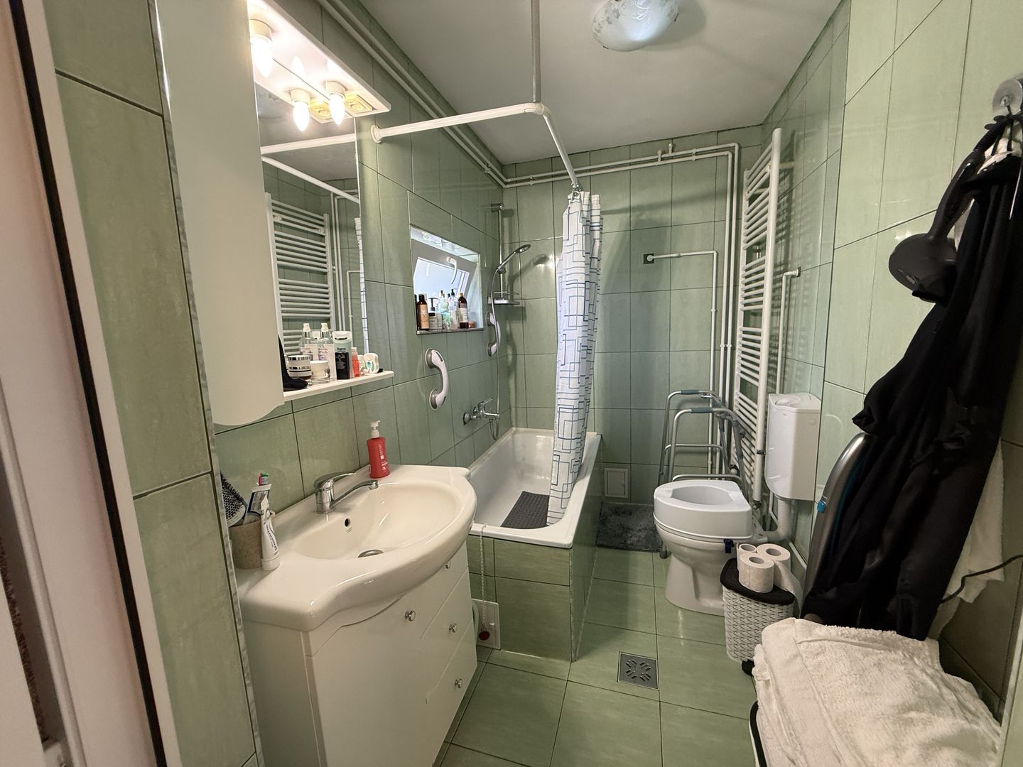 Apartament tip casă la curte, lângă pădure – Zărnești - Poză 14