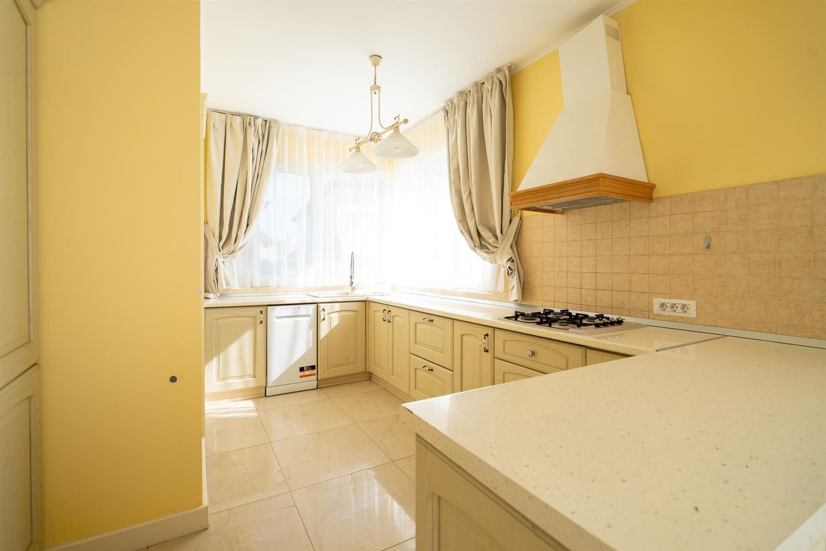 Vila Grigorescu 4 camere 3 bai la asfalt - Poză 5