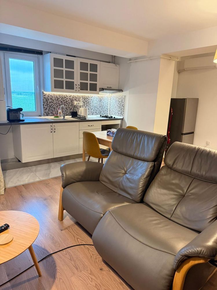 Garsoniera spatioasa, aproape de aeroport - Poză 2