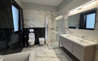 Duplex despartit prin garaj. Zona centrala - langa padure - Poză 12