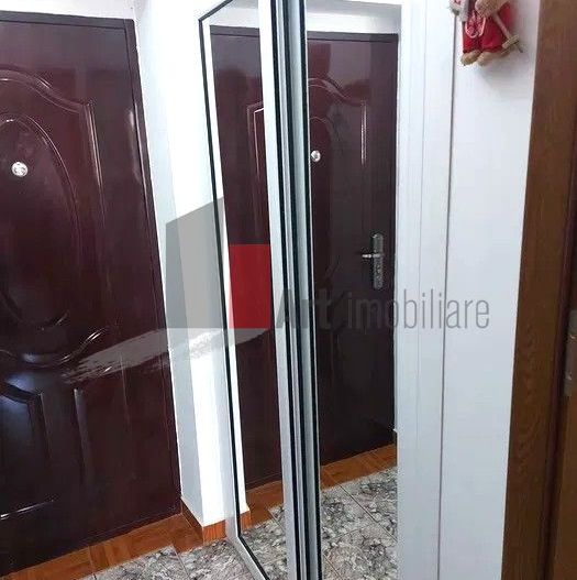 Gars. 31 mp, et 9/10, bloc reabilitat, instalații refăcute, mobilată și utilată - Poză 13