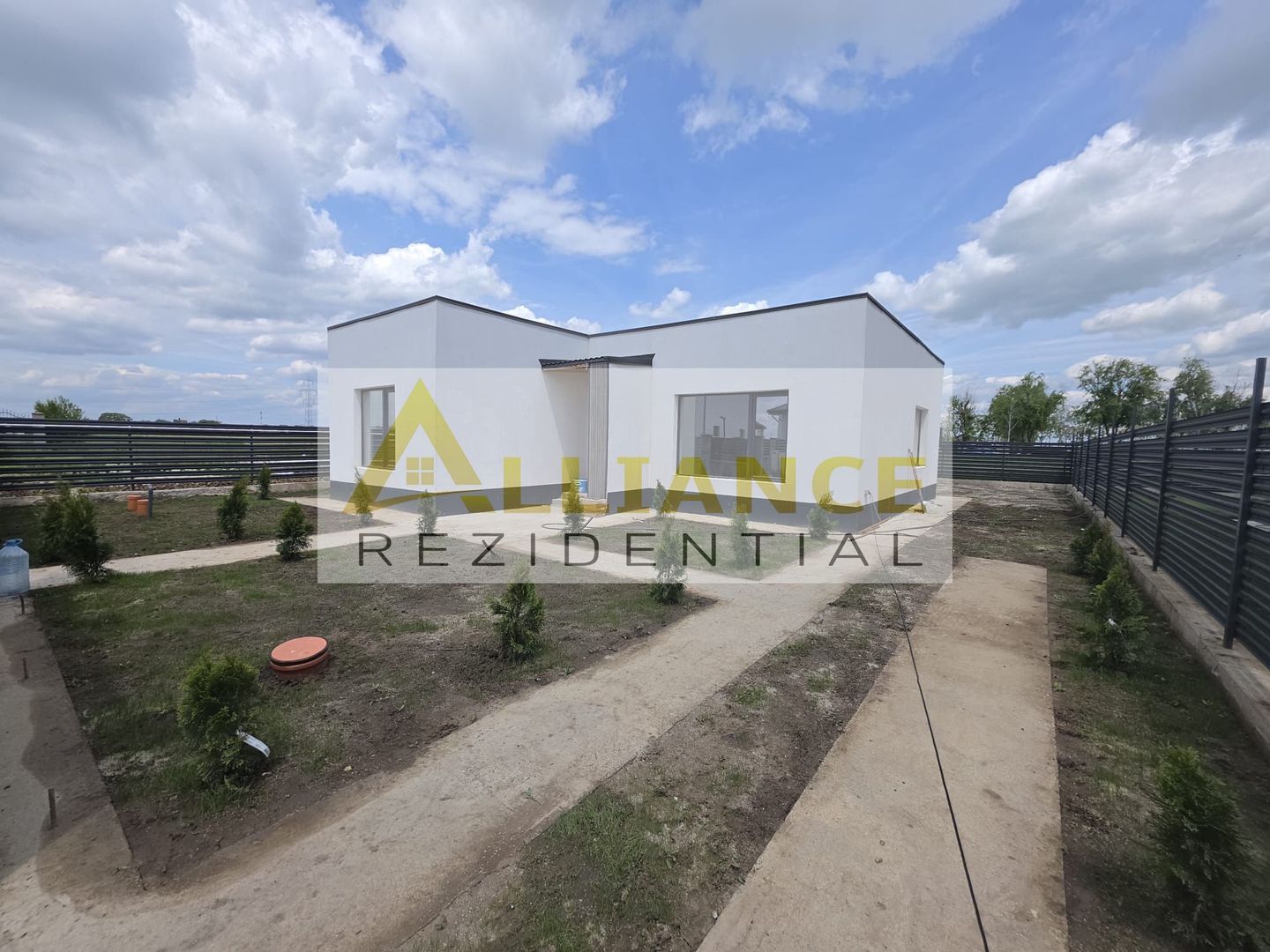 Casa 3 Camere | Curte amenajata - Poză 3