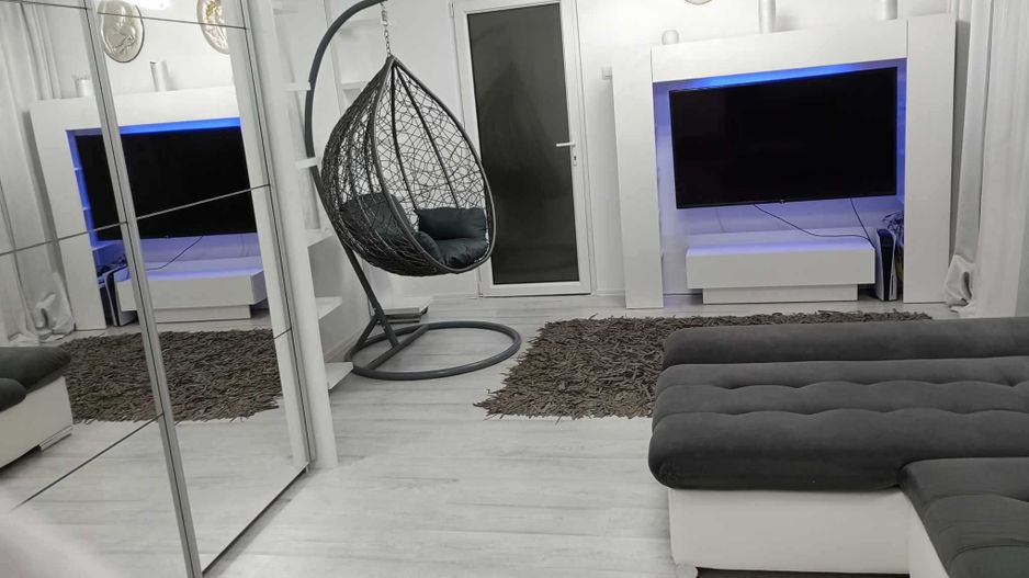 vând apartament 3 camere ultracentral, Satu Mare, - Poză 1