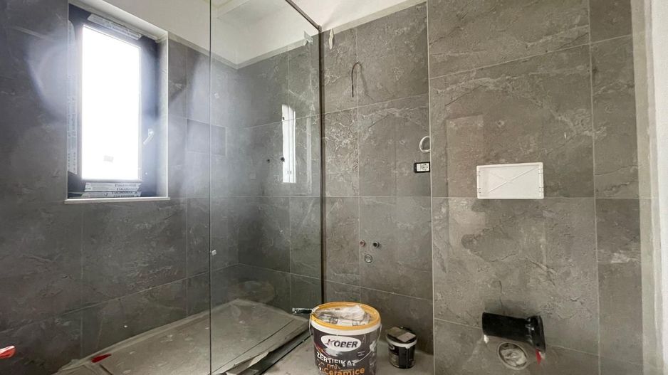 Duplex-4 dormitoare- despartit prin garaj -SUPER POZITIE - Poză 12