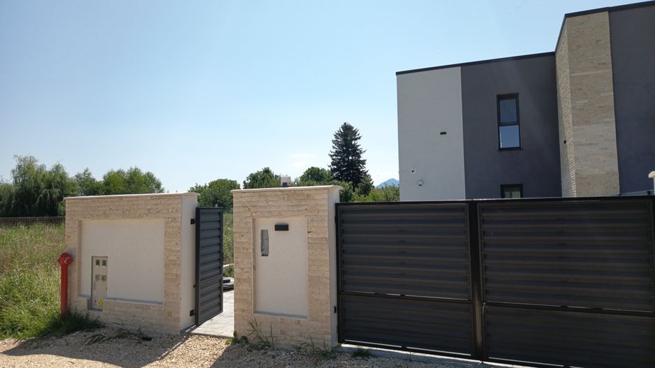 Vila impozanta, aspect deosebit, configuratie tip duplex, view, Brasov - Poză 2