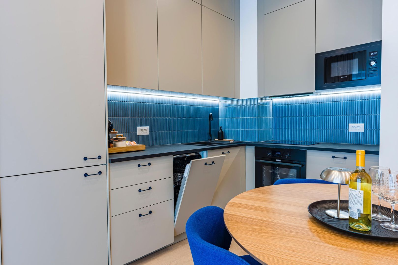 Apartament lux 2 camere, Aviatiei Tower, etaj 8, vedere superbă. - Poză 2