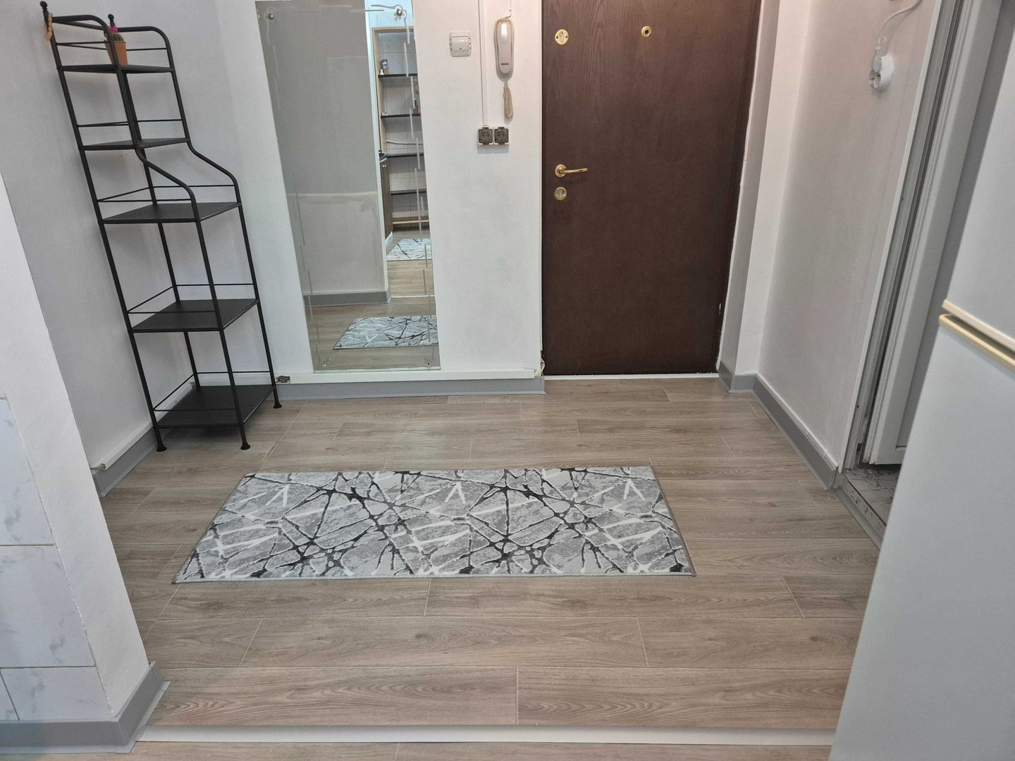 De închiriat garsonieră 42mp, bloc reabilitat, utilată complet, zona Decebal - Poză 4