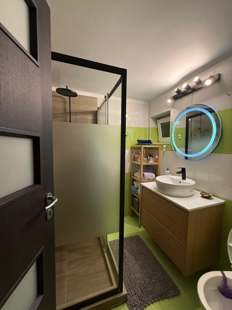 Apartament de 3 camere decomandat – vedere liberă spre Piața Victoriei - Poză 4