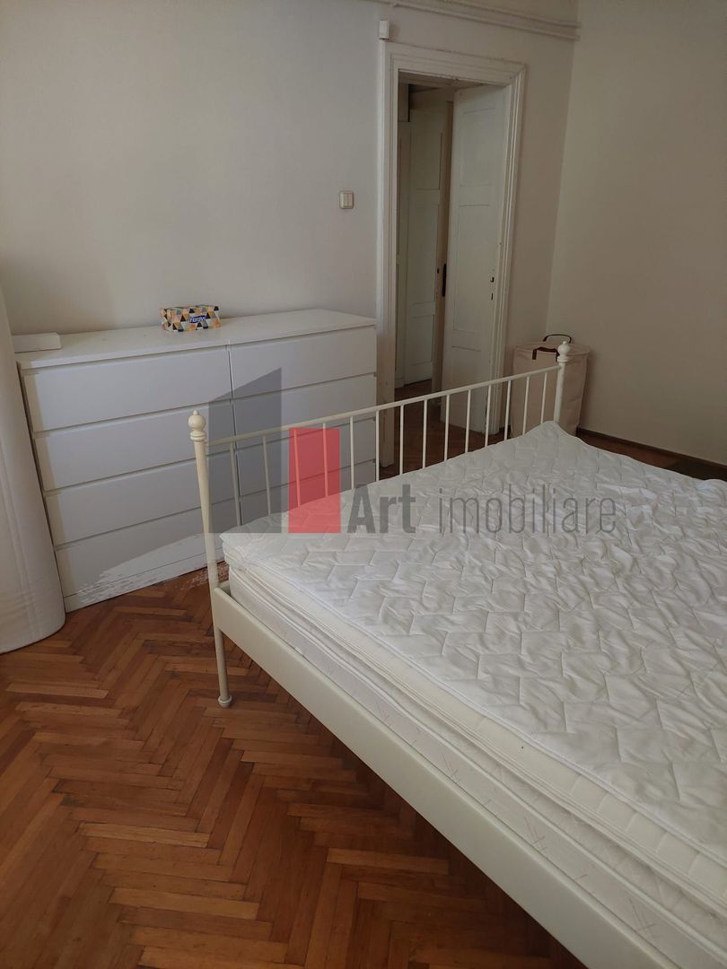 Apartamentul "MONARKI", et. 1 in vila, singur pe etaj, superb - Poză 7