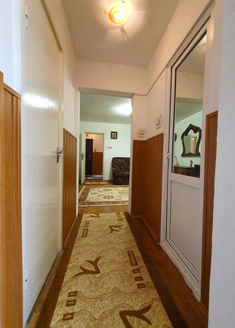 Apartament luminos cu vedere spre biserică, într-un cartier verde și liniștit. - Poză 14