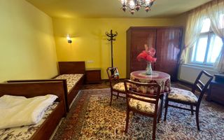 Garsonieră de închiriat – la 2 minute de centru cu curte - Poză 9