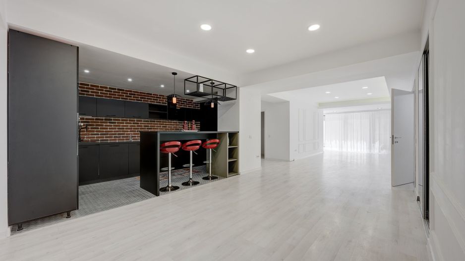 Apartament 3 camere superb si curte proprie Parc Herastrau - Poză 1