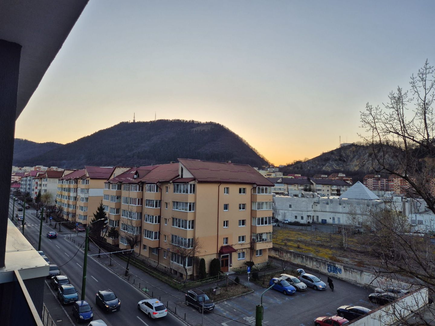 Exclusivitate -Apartament în bloc nou, Intrare Răcădău, cu priveliște spre Tâmpa - Poză 1