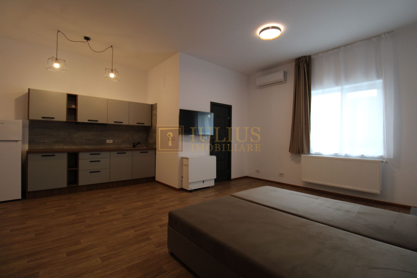 Zona Lunei, o camera, prima inchiriere - Poză 6