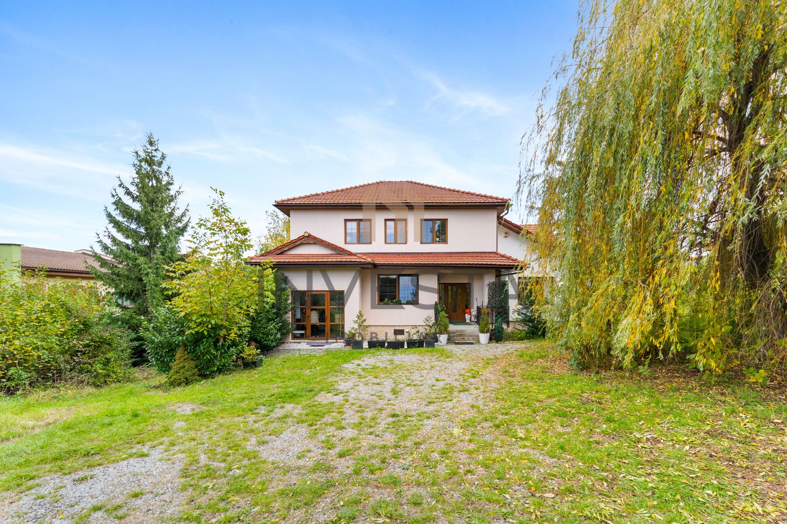 Resedinta impunatoare cu teren generos de 2.012 mp in Buna Ziua! - Poză 12