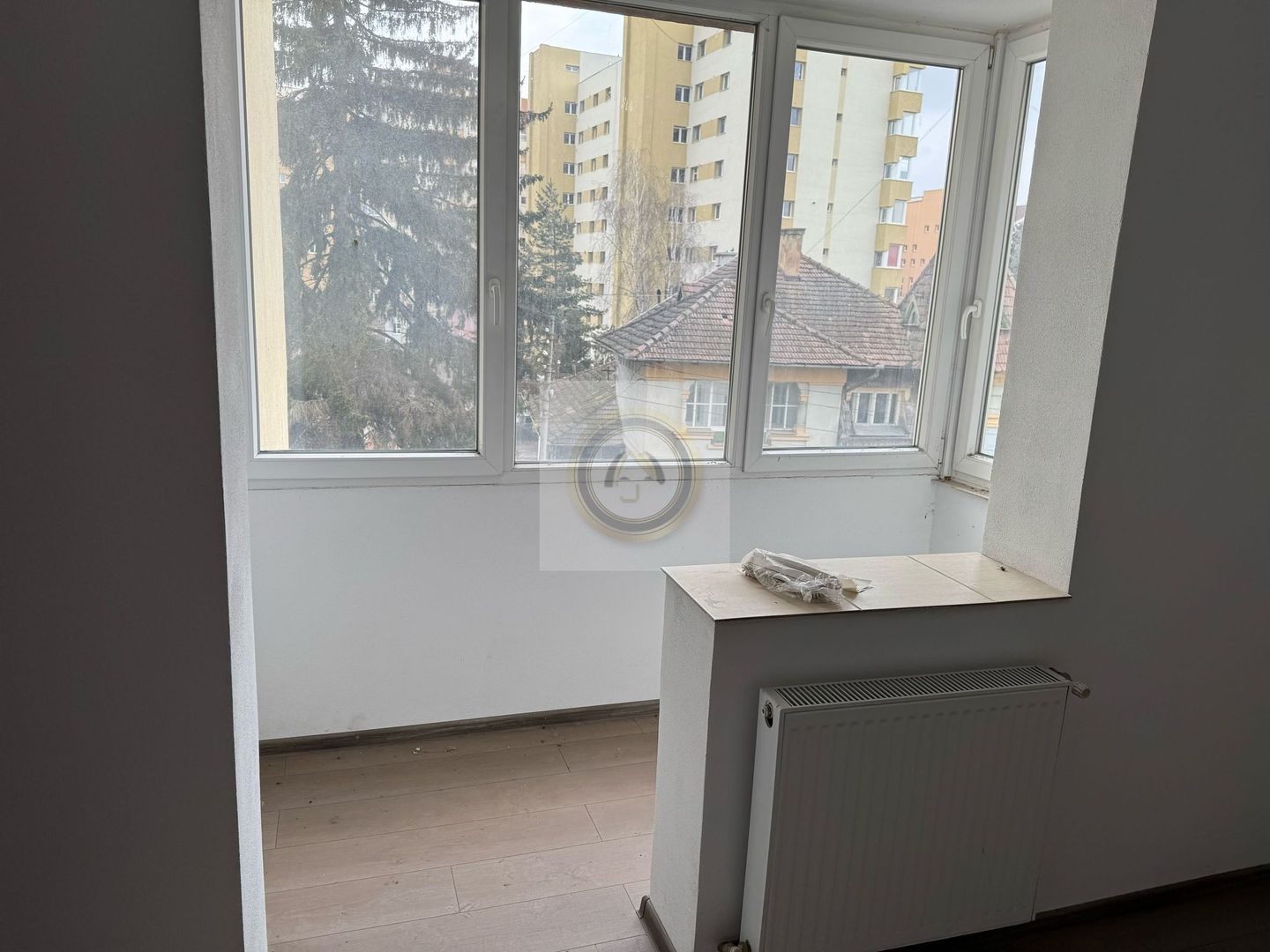 Apartament 3 camere de inchiriat | nemobilat, neutilat | langaDoboz - Poză 17