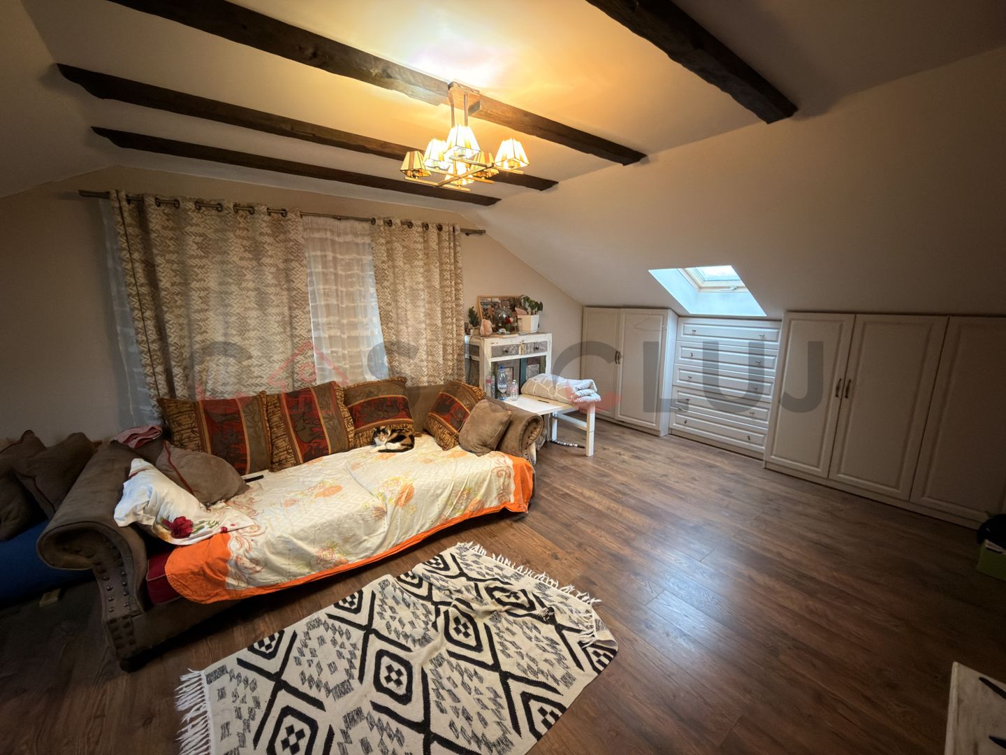 Apartament tip penthouse cu terasa si acces la curte - Poză 10