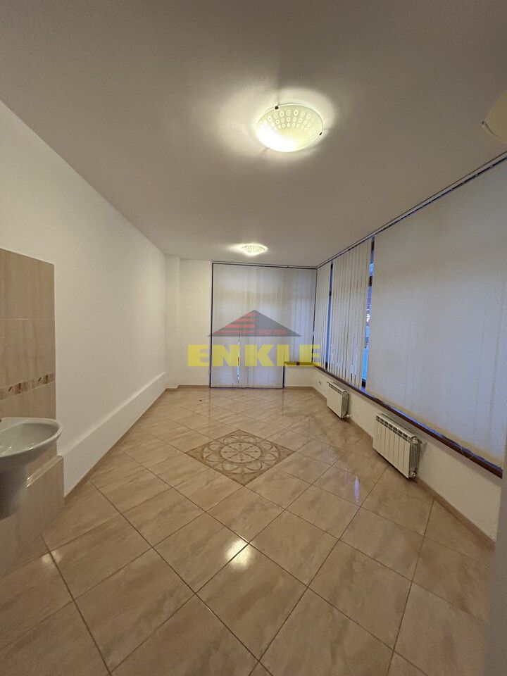 De inchiriat Spatiu Comercial, zona Pietonalul Unirii. Pret 1300€ - Poză 2