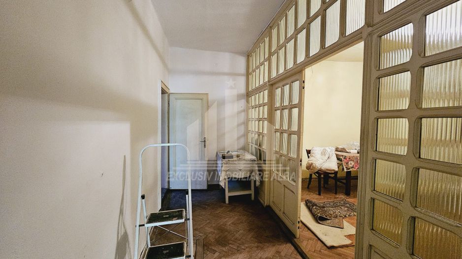 Casa individuala de vanzare, Lipoveni - Centru - Poză 7