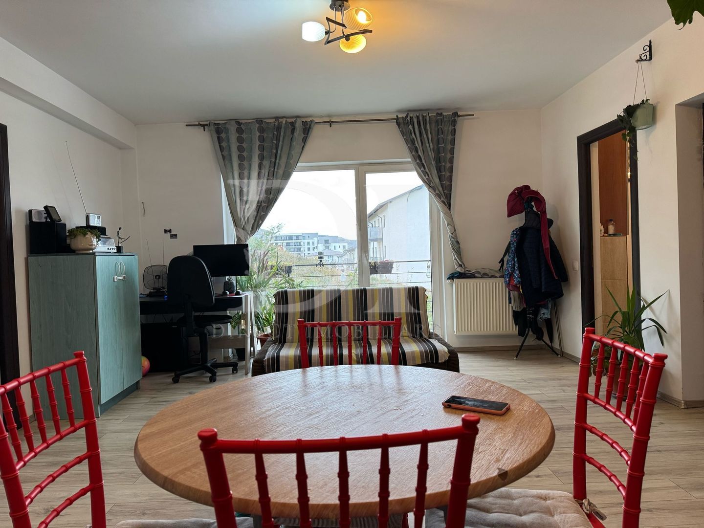 Apartament 3 camere de  vanzare | parcare si boxa incluse in pret - Poză 1