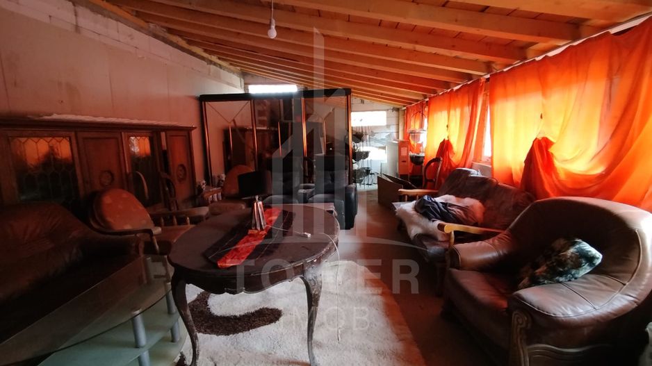 Casa de vanzare cu spatiu comercial la parter - Poză 8