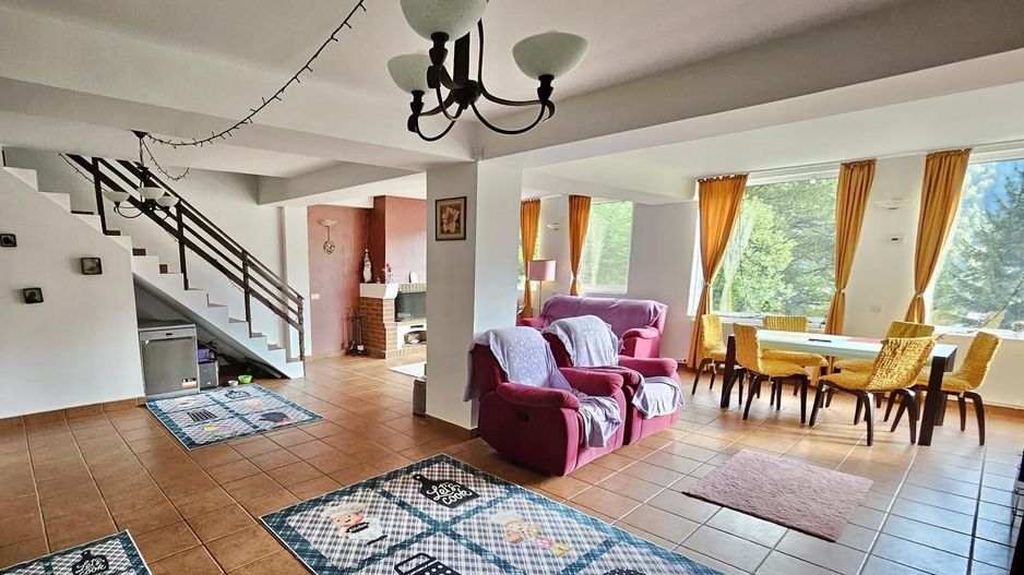 Casa de vacanta la liziera padurii cu vedere libera catre muntii Bucegi - Poză 10