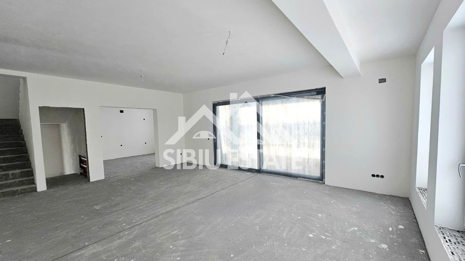 Casa mare cu carport, pivnita - Poză 5