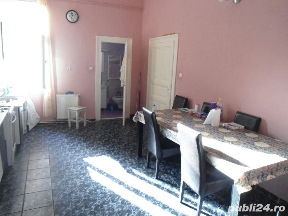 Apartament 5 camere zona Sinaia - cladire istorica - Poză 1