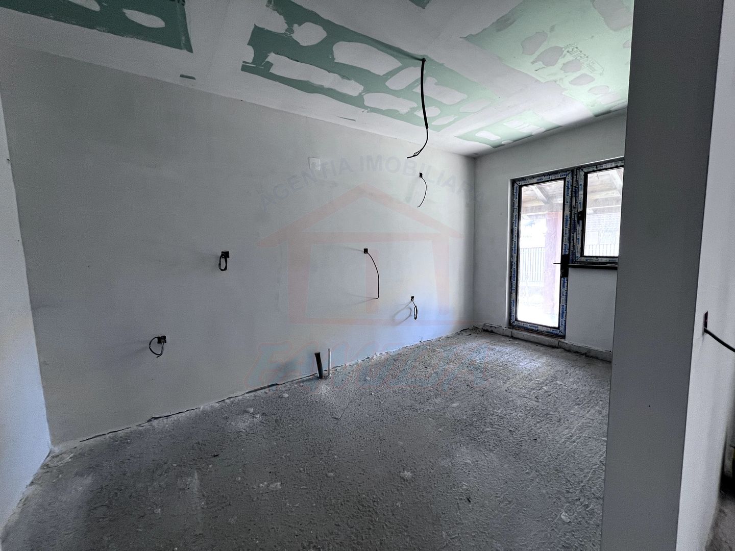 Vanzare casa P+M in Sendreni( in spatele Primariei), pret 99 000 euro - Poză 26