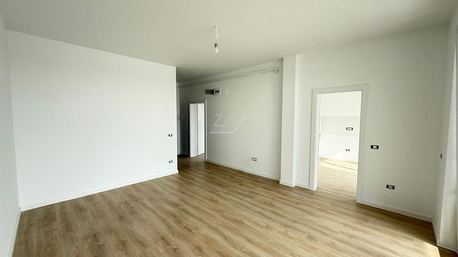 Etaj 1. Bucatarie inchisa. Loc de parcare. - Poză 2