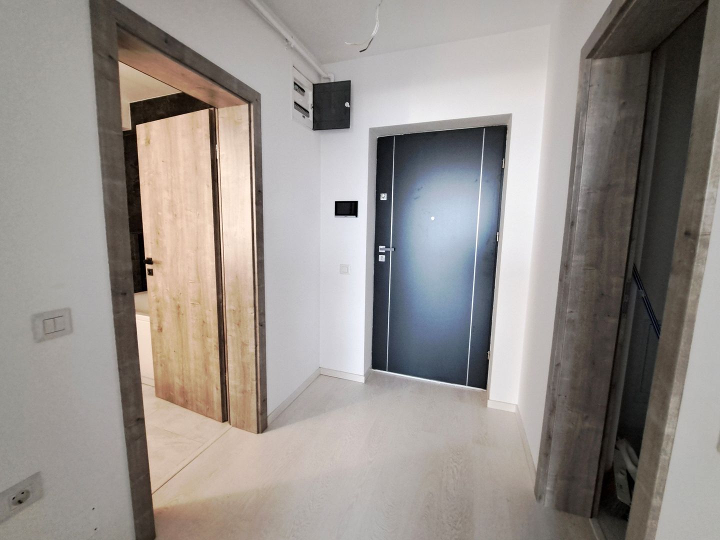 Apartament tip Penthouse cu 3 camere, 2 bai, NOU - Poză 2
