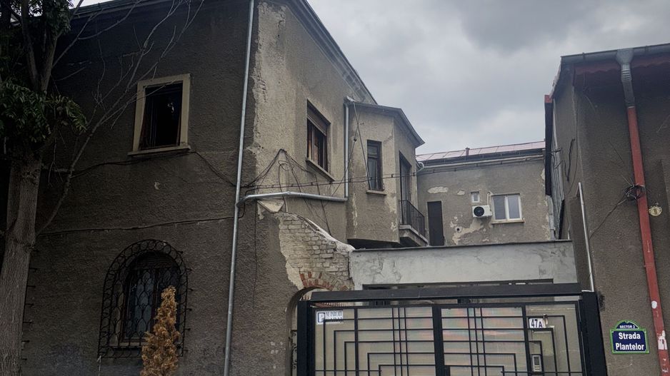 Casa-Curte proprie | Plantelor | - Poză 21