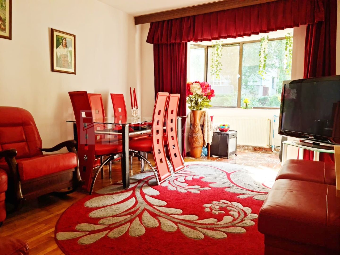 Apartament 3 camere, 2 bai, etj 1, zona Racadau, priveliste superba spre Tampa - Poză 3