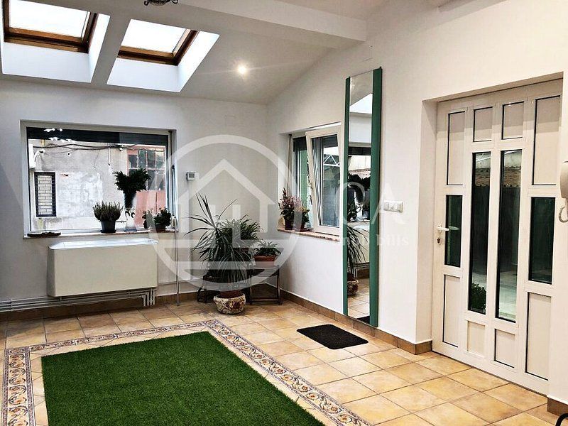 Apartament cu 4 camere de inchiriat, zona ultracentrala, Oradea - Poză 2