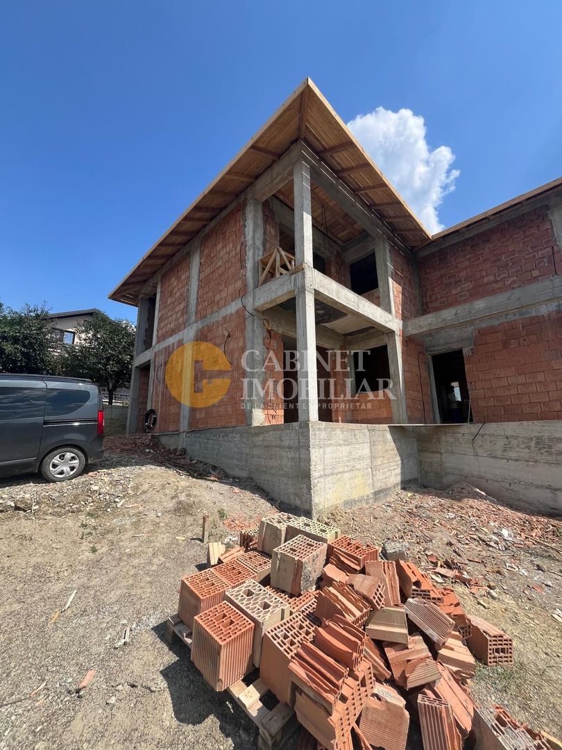 Duplex 5 Camere  3 Bai 124MP Intrare BREAZU cu VEDERE PANORAMICA - Poză 2