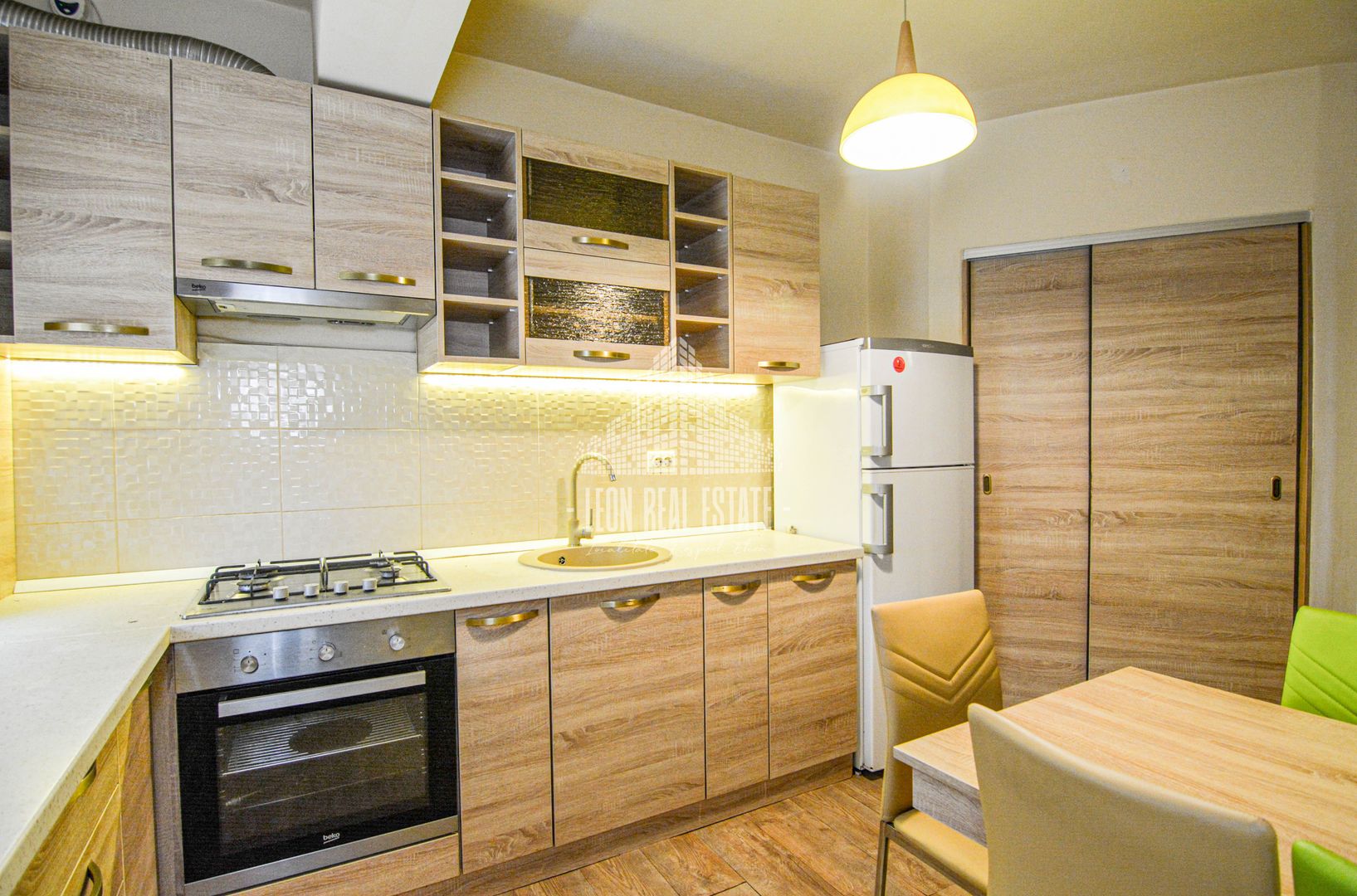 Apartament spatios 3 camere decomandate + 2 locuri de parcare in Baciu - Poză 8