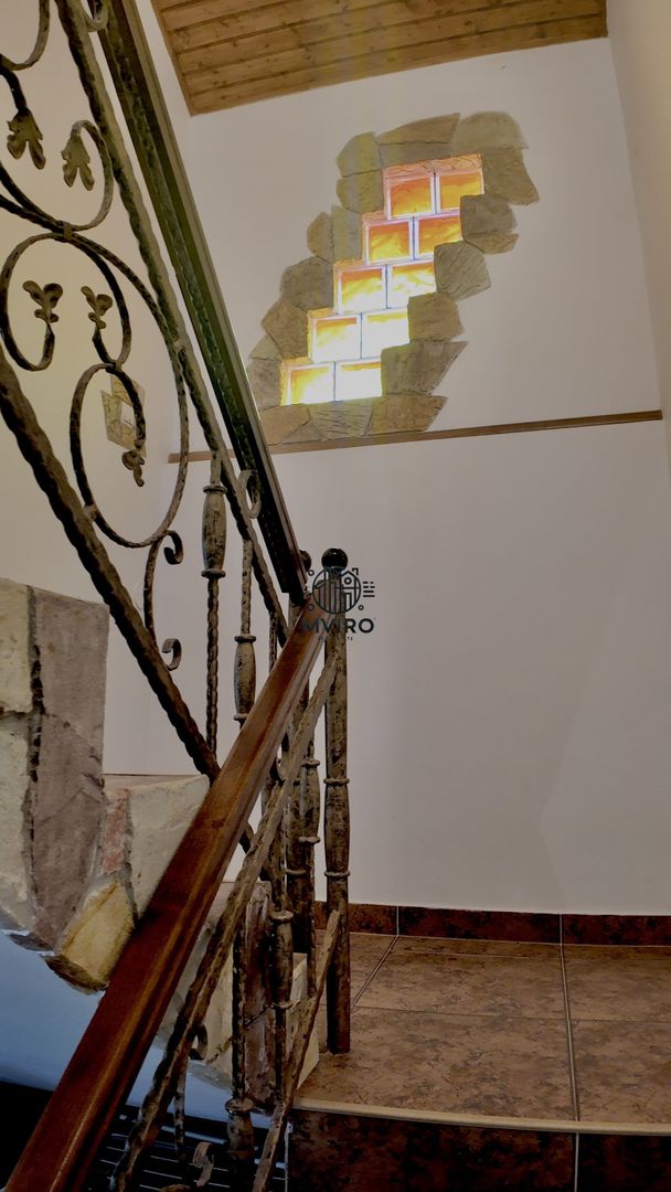 Casa de vanzare in Targoviste - 5 camere, 2 garaje, teren generos - Poză 13